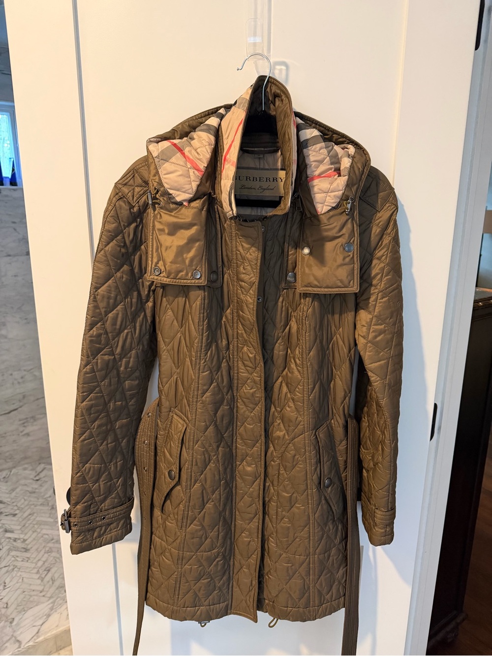 Burberry FINSBRIDGE Women's Quilted Olive Green Long Jacket